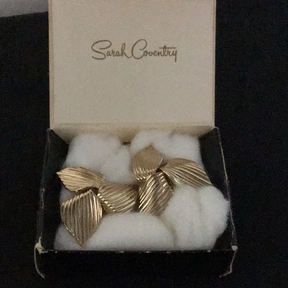 Sarah Coventry Golden Trillum Clip On Vintage in box